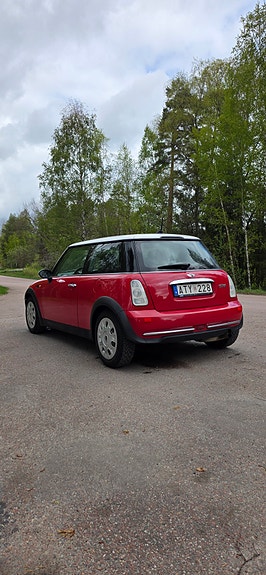 MINI Cooper 4 of 5
