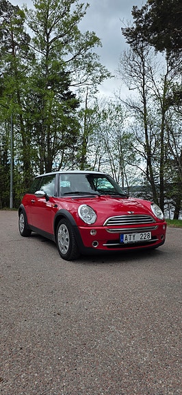 MINI Cooper 3 of 5