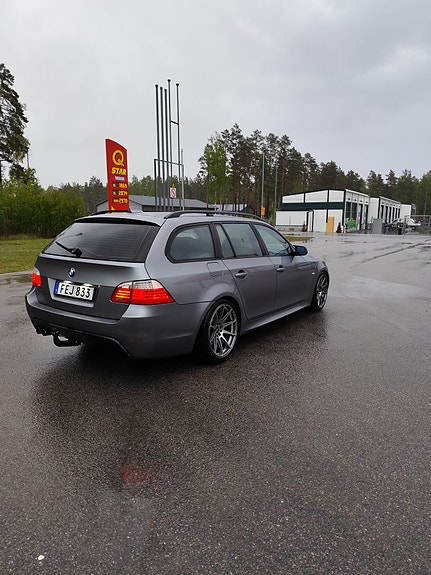 BMW 530i 3 of 5