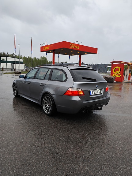 BMW 530i 4 of 5