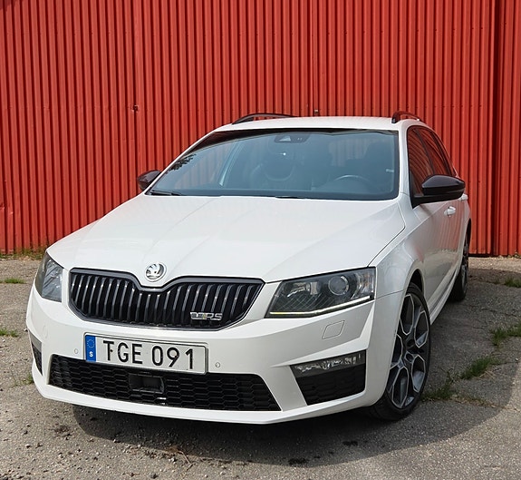 Skoda Octavia 2 of 5