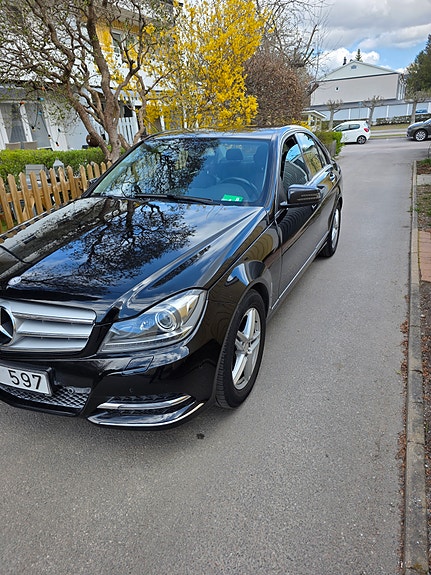 Mercedes-Benz C180 4 of 5