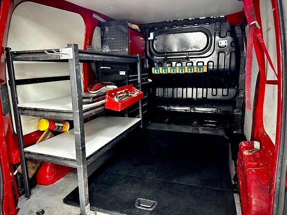 Nissan NV200 6 of 9