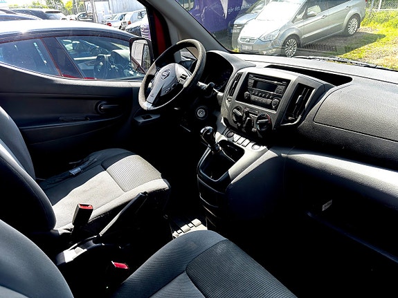 Nissan NV200 9 of 9