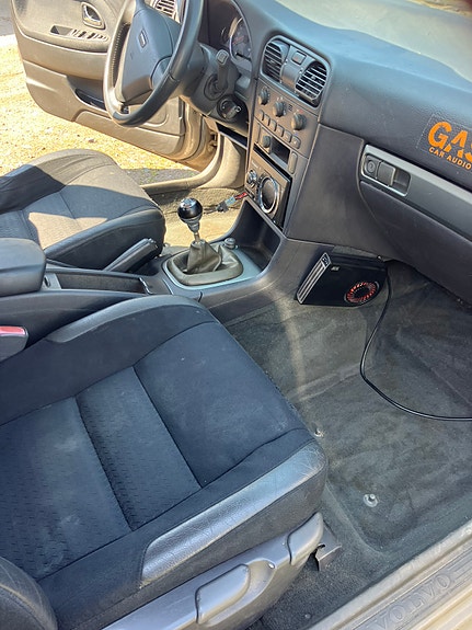 Volvo V40 2 of 5