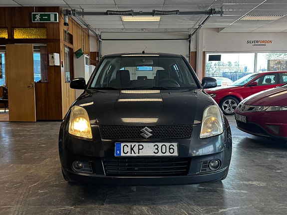 Suzuki Swift 2 of 5