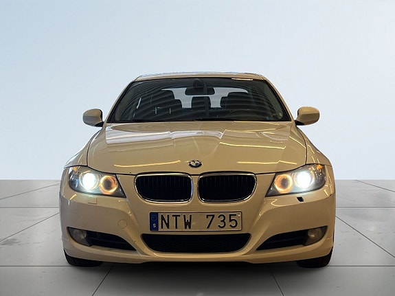 BMW 320d 2 of 5