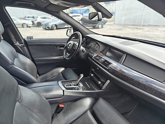 BMW 530xd 11 of 12