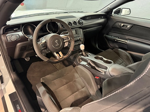 Ford Mustang 16 of 21
