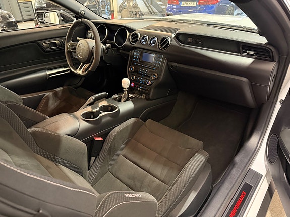Ford Mustang 14 of 21