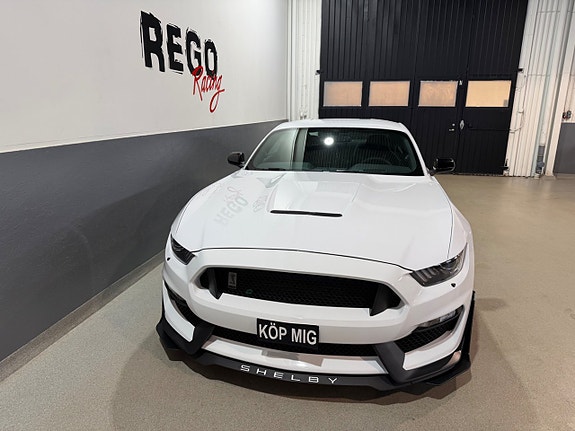 Ford Mustang 2 of 5