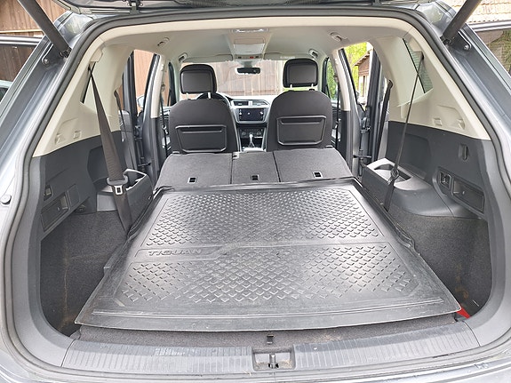 Volkswagen Tiguan Allspace 2 of 5