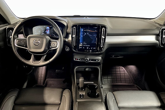 Volvo XC40 7 of 12