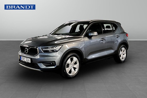 Volvo XC40 2 of 12