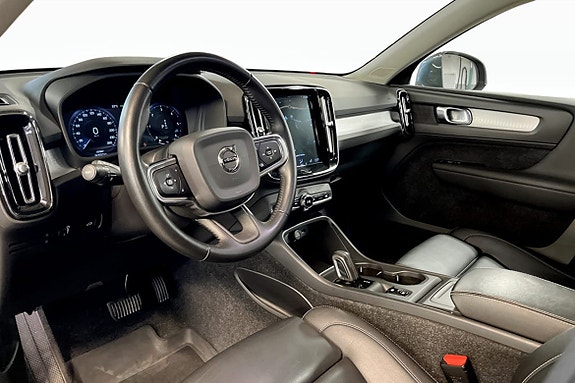 Volvo XC40 8 of 12