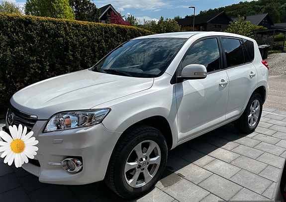 Toyota RAV4 2 of 5