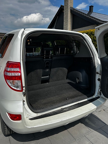 Toyota RAV4 8 of 8