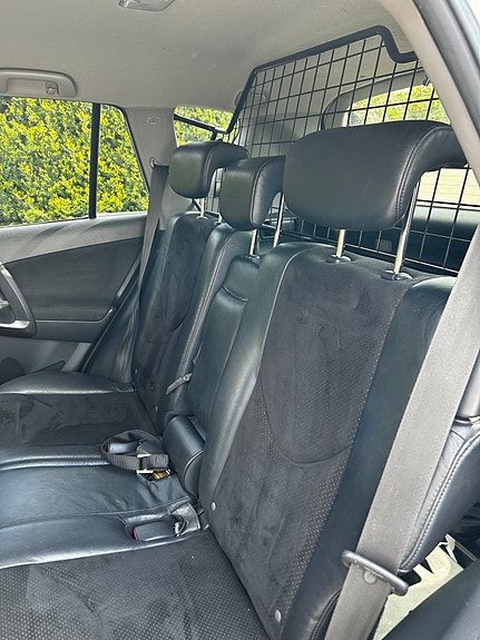 Toyota RAV4 6 of 8