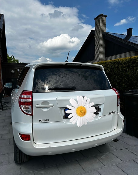 Toyota RAV4 3 of 5
