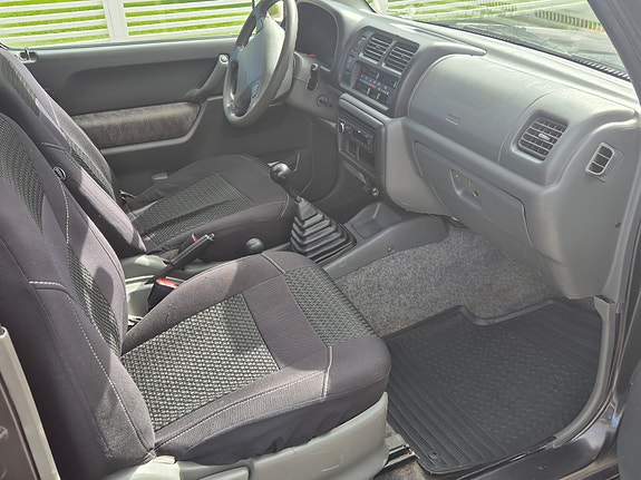 Suzuki Jimny 3 of 6