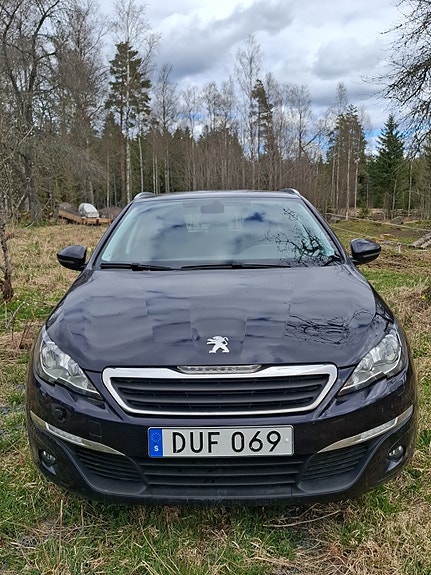 Peugeot 308 SW 2 of 5