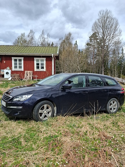 Peugeot 308 SW 4 of 5