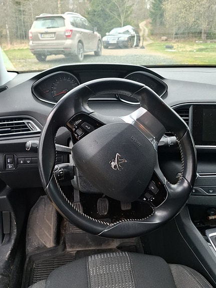 Peugeot 308 SW 6 of 7