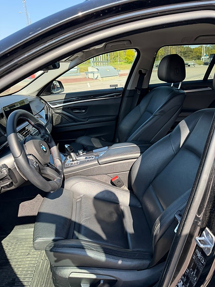 BMW 520d 3 of 5