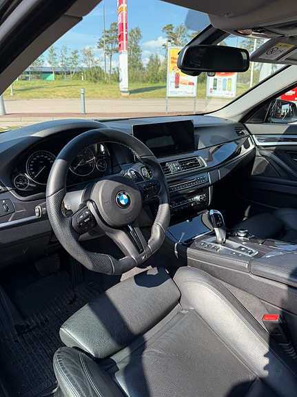BMW 520d 2 of 5