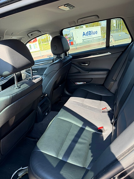 BMW 520d 4 of 5