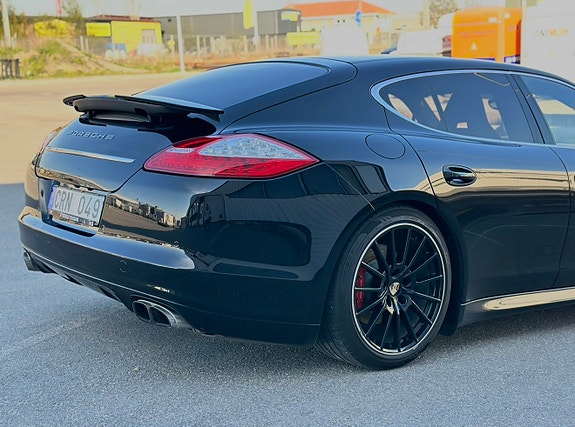 Porsche Panamera Turbo 3 of 5