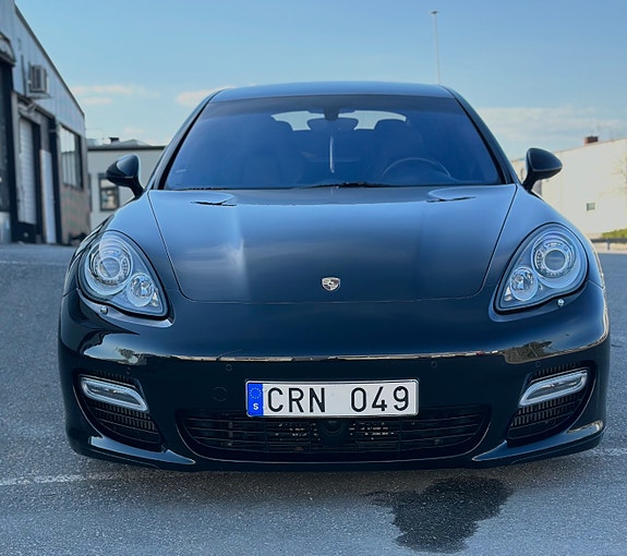 Porsche Panamera Turbo 4 of 5