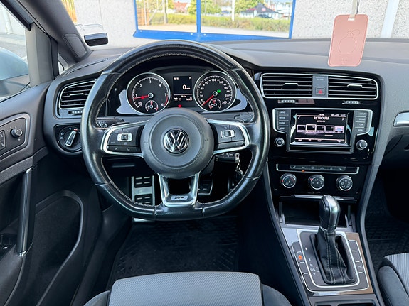 Volkswagen Golf VII 10 of 13