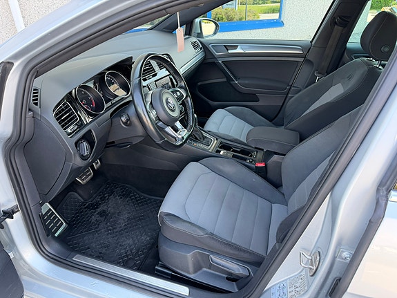 Volkswagen Golf VII 11 of 13