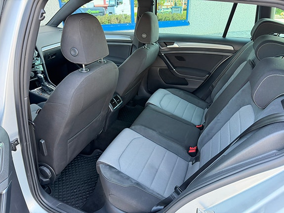 Volkswagen Golf VII 13 of 13