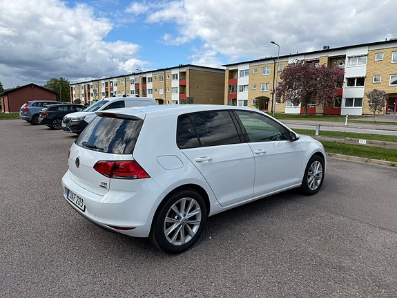 Volkswagen Golf VII 9 of 11