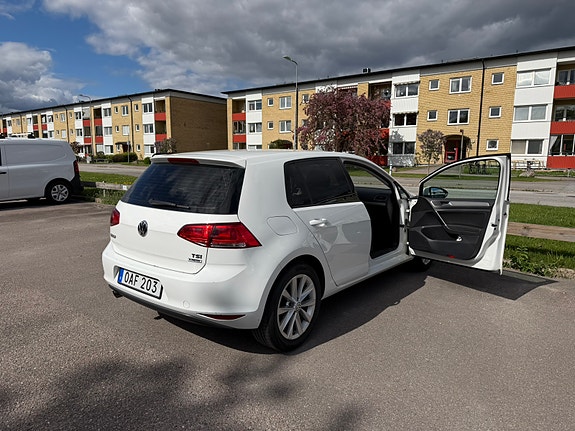 Volkswagen Golf VII 11 of 11