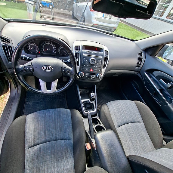 Kia Ceed 4 of 6