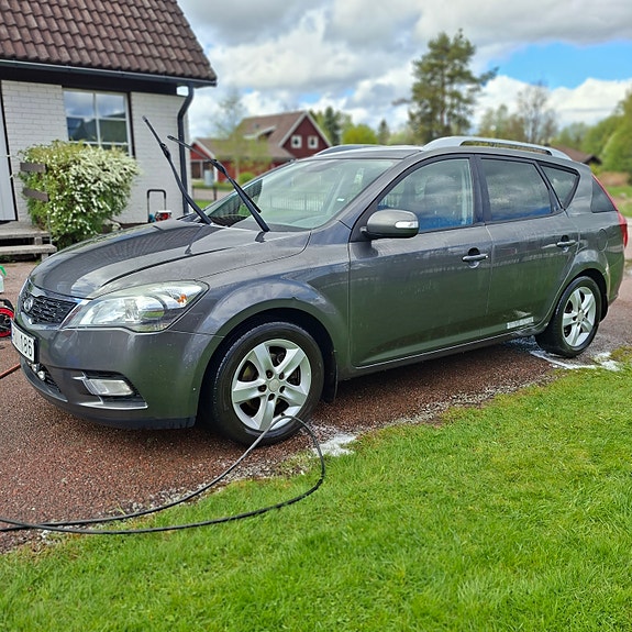 Kia Ceed 2 of 6