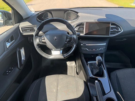 Peugeot 308 SW 8 of 9