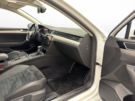Volkswagen Passat 25 of 30
