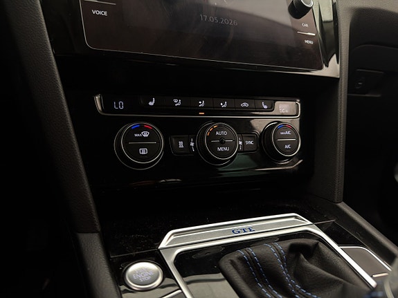 Volkswagen Passat 22 of 30