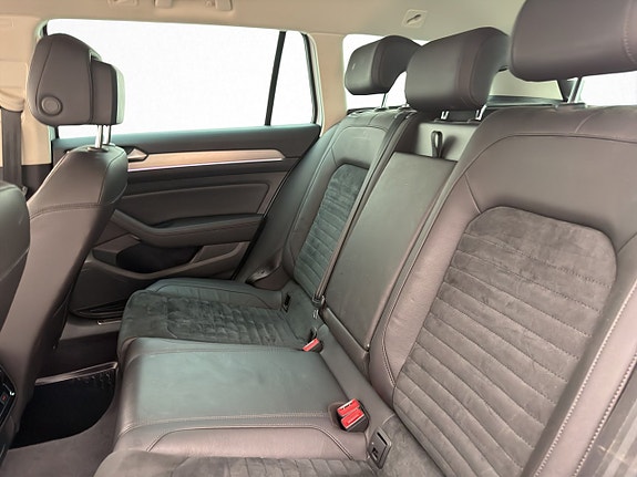 Volkswagen Passat 26 of 30