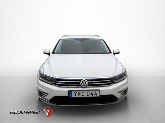 Volkswagen Passat 2 of 5