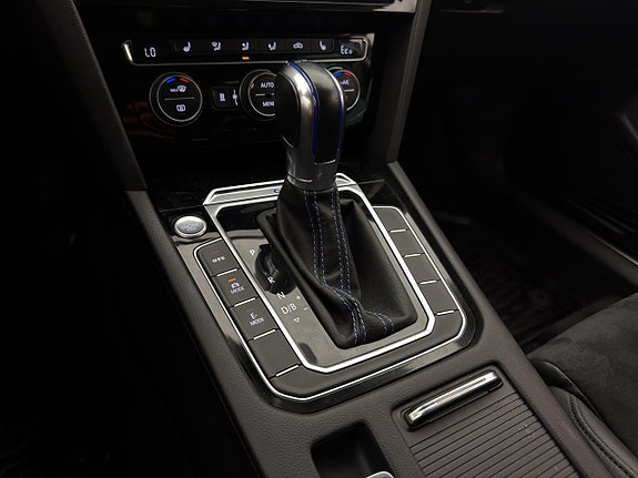 Volkswagen Passat 23 of 30