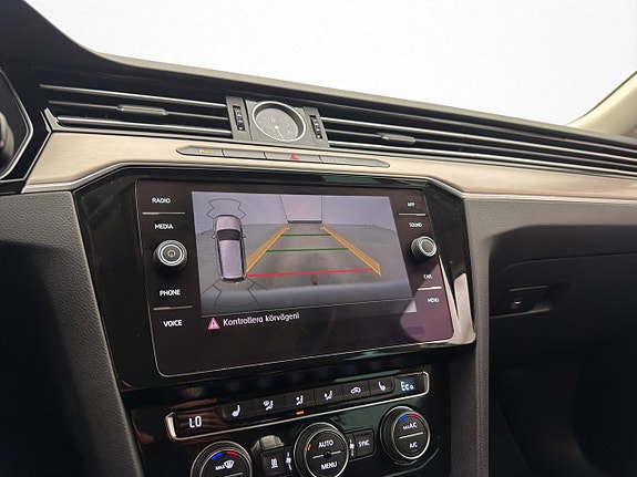 Volkswagen Passat 17 of 30