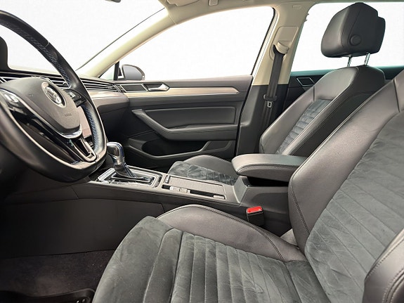 Volkswagen Passat 11 of 30