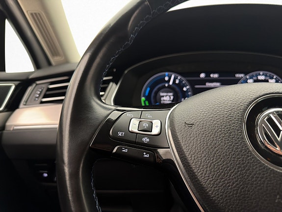 Volkswagen Passat 15 of 30