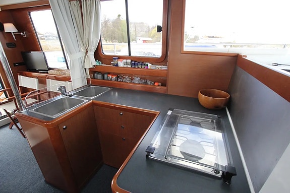 Beneteau Swift Trawler 34 - 2011 2 of 5