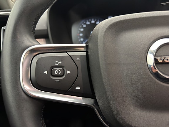 Volvo XC40 12 of 30